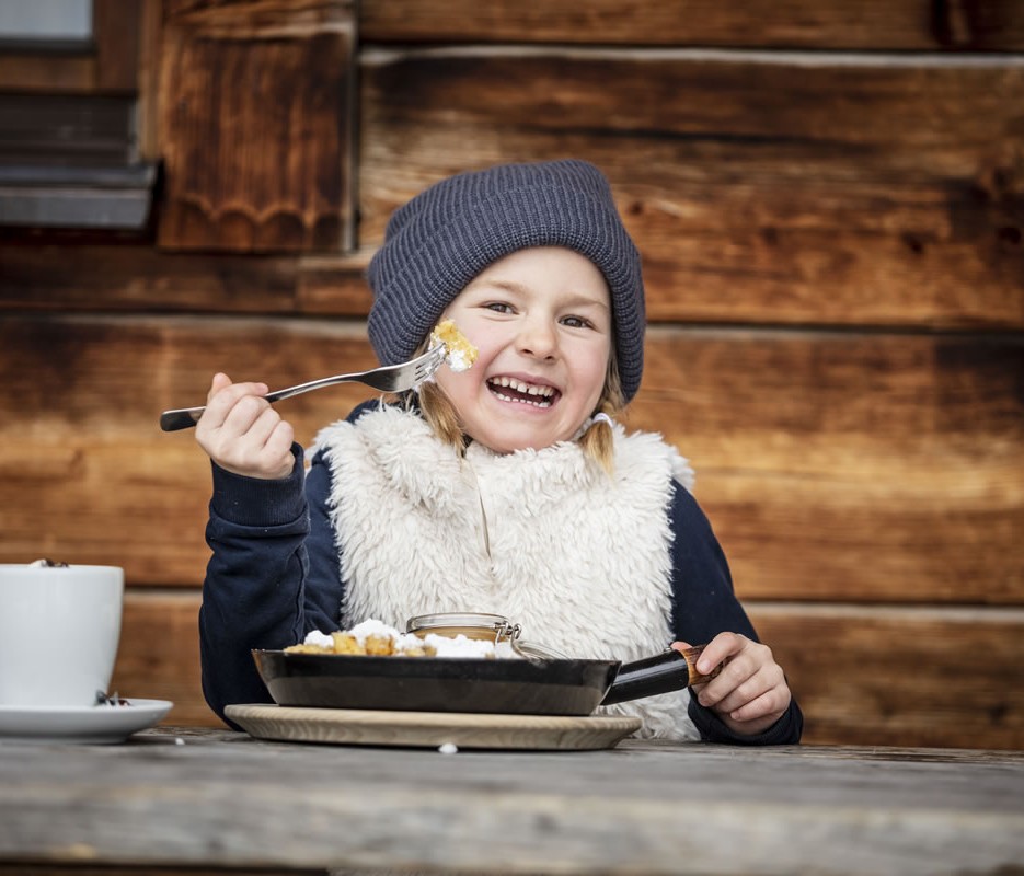 Essen auf der Skihütte im Snow Space Salzburg © Mirja Geh Photography