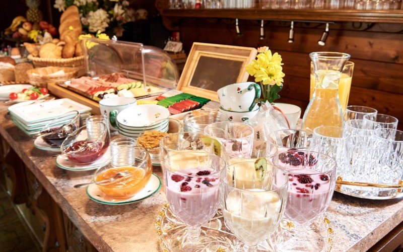 Frühstucksbuffet (im Zimmerpreis enthalten, nicht im Appartementpreis)