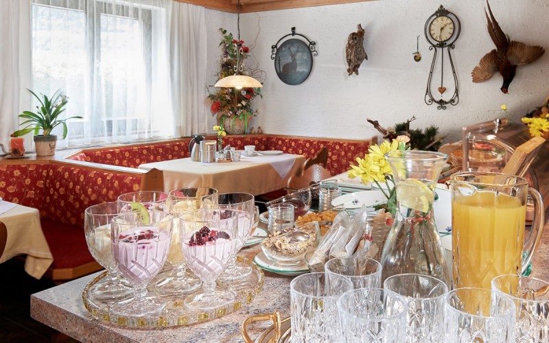 Säfte und Joghurt am Frühstücksbuffet (im Zimmerpreis enthalten, nicht im Appartementpreis)