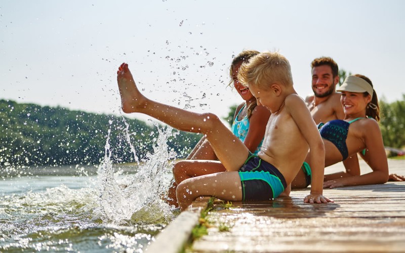 Schwimmen im Sommer am Badesee