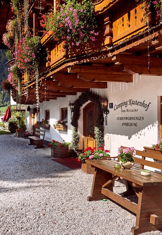 Eingang und Anmeldung Camping Kastenhof. Sie sind zu Gast bei Familie Weissacher