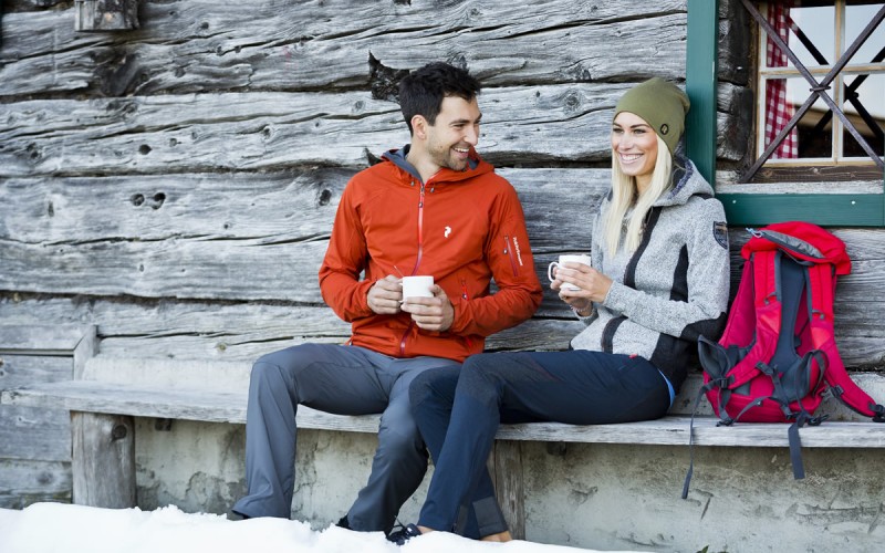 Pause auf einer der zahlreichen Skihütten und Almen © Mirja Geh Photography