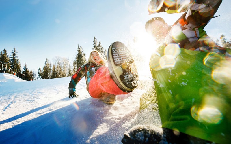 Spaß im Schnee mit Familie und Freunden