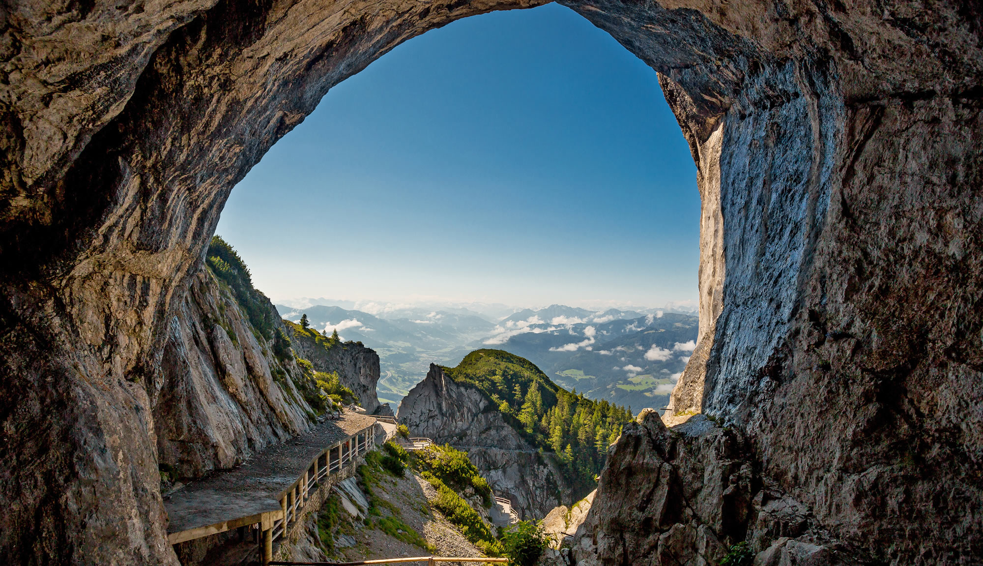 Ausflugsziel Eisriesenwelt in Werfen - Blick ins Tal