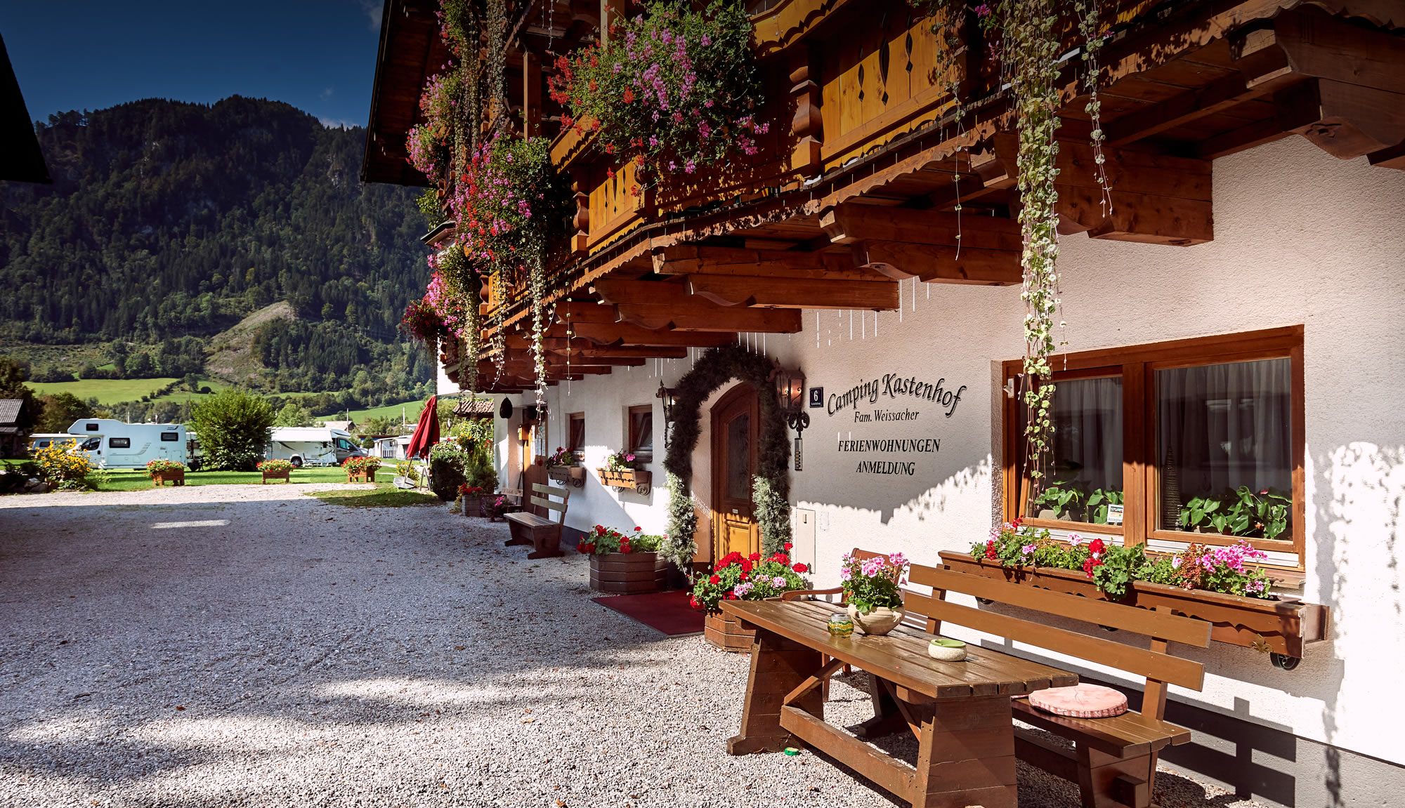 Familie Weissacher kümmert sich um die Blumenpracht im Sommer