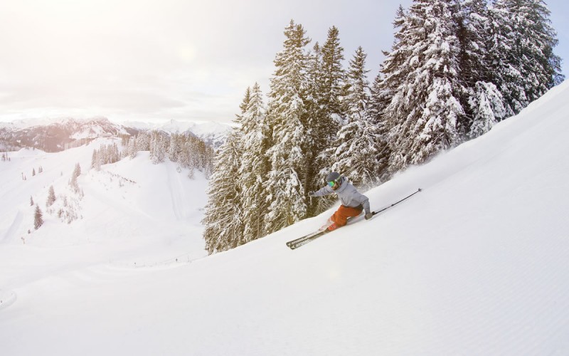 Sportliche Skifahrer freuen sich über perfekt präparierte Pisten © Mirja Geh Photography