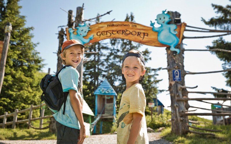 Familienausflug auf den Geisterberg © Mirja Geh Photography
